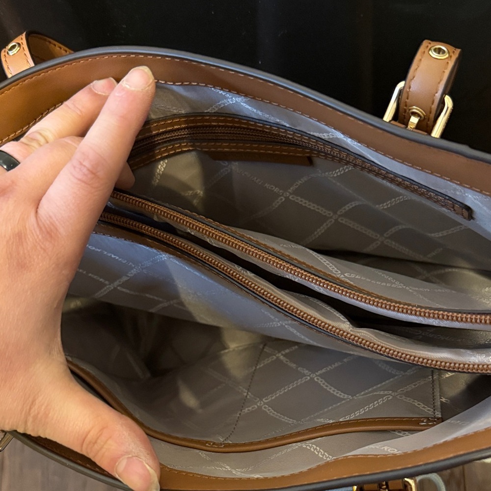 Michael Kors White and Brown Tote Bag - Picture 2 of 6